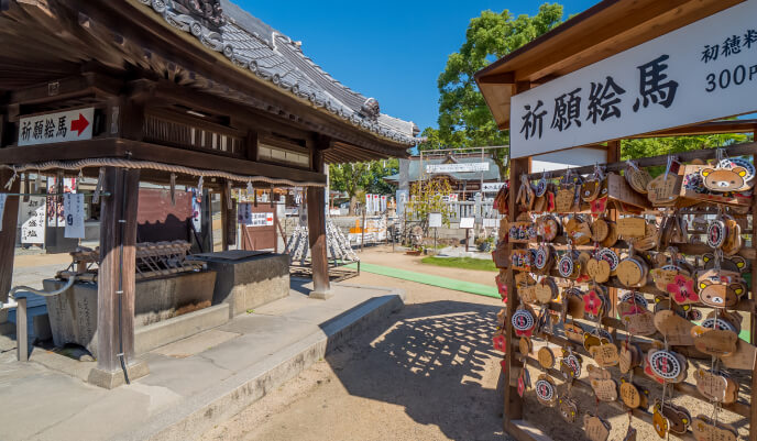 Thẻ gỗ Ema tại đền Oishi.